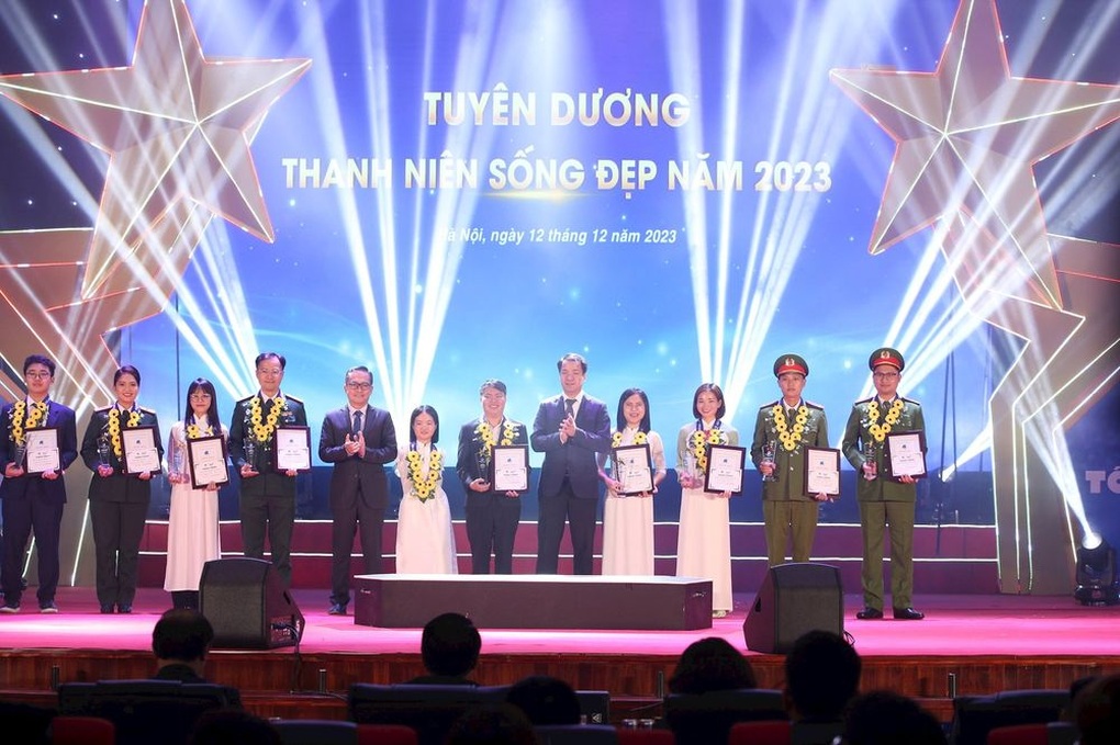 Hành trình 5 năm tôn vinh hơn 150 tấm gương sống đẹp của TCP Việt Nam - 2 Hành trình 5 năm tôn vinh hơn 150 tấm gương sống đẹp của TCP Việt Nam - 2