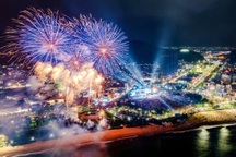 Biển người xem pháo hoa mừng kỷ niệm 50 năm giải phóng Bình Định