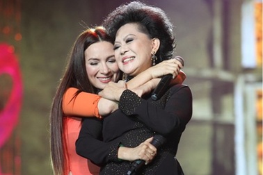 Phi Nhung: “Tôi hạnh phúc có mẹ nuôi chính là thần tượng”