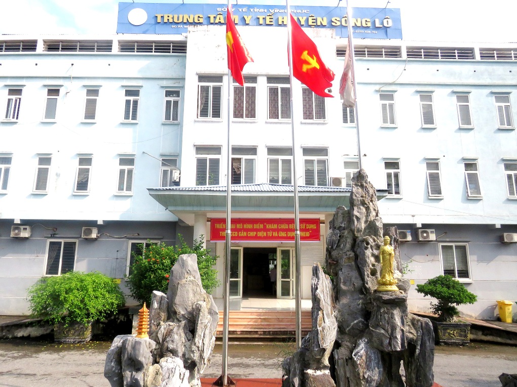 Đang làm rõ vụ cháu bé 7 tuổi tử vong ở trung tâm y tế - 1