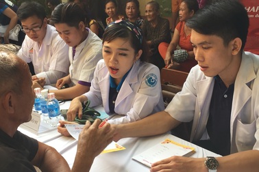 Đặc nhiệm Blouse trắng: thắp sáng tuổi thanh xuân