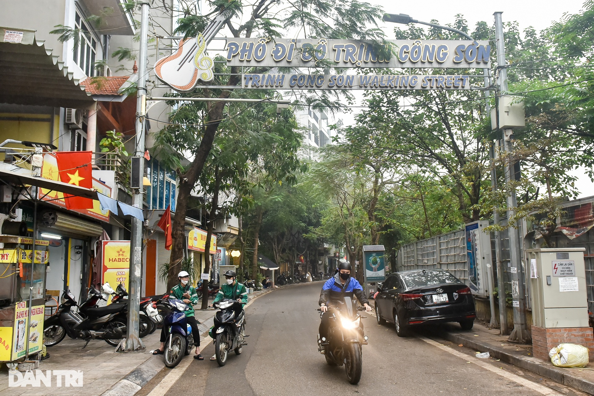 Phố đi bộ Hà Nội: Nơi sầm uất, chỗ đìu hiu, đóng cửa - 5 Phố đi bộ Hà Nội: Nơi sầm uất, chỗ đìu hiu, đóng cửa - 5