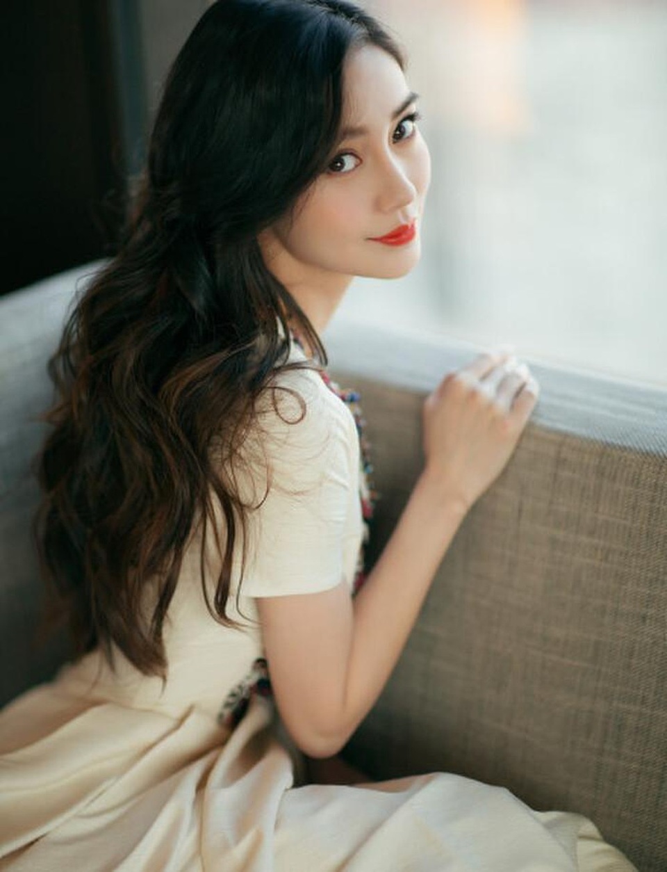 Angelababy lộ gương mặt kém sắc, mệt mỏi vì thiếu lớp trang điểm - 15