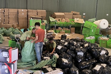 Truy quét tụ điểm hàng lậu, hàng giả "khủng" do người Trung Quốc đứng đầu