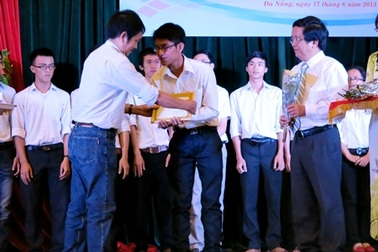 100 sinh viên ĐH Đà Nẵng nhận học bổng Nguyễn Thái Bình