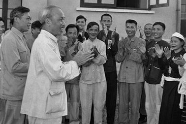 Học Bác, đừng quên "vũ khí sắc bén" tự phê bình và phê bình