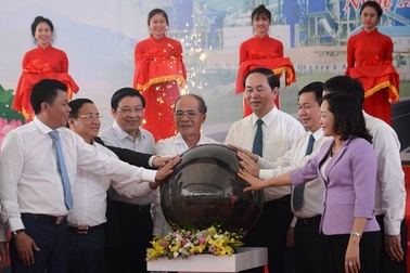 Chủ tịch nước cắt băng thông xe đường N5 nối cảng biển quốc tế