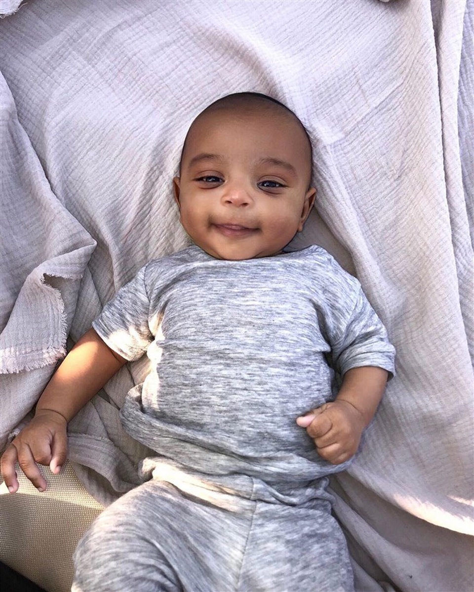Những cột mốc đáng nhớ trong mối quan hệ của Kim Kardashian - Kanye West - 11 Những cột mốc đáng nhớ trong mối quan hệ của Kim Kardashian - Kanye West - 11