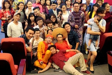 Sao Việt nô nức cúng tổ nghề