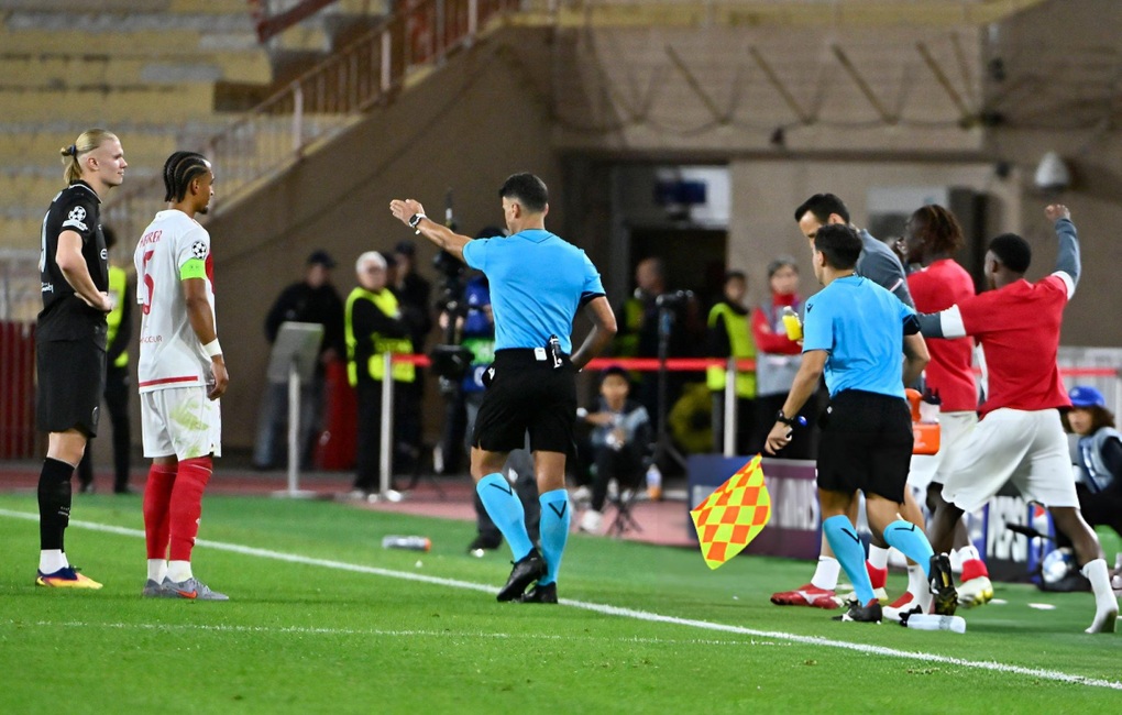 Haaland tỏa sáng rực rỡ, Man City bị Monaco cầm hòa đầy tranh cãi - 2 Haaland tỏa sáng rực rỡ, Man City bị Monaco cầm hòa đầy tranh cãi - 2