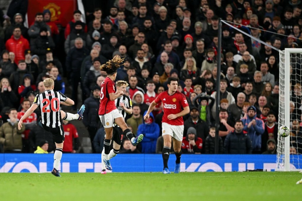 Defending champion Man Utd lost 0-3 to Newcastle - 2