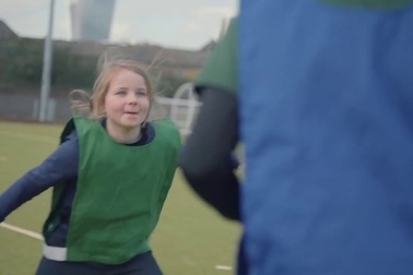 Quảng cáo của thương hiệu sản phẩm đồ vệ sinh nữ Always với nội dung tôn lên sức mạnh của nữ giới