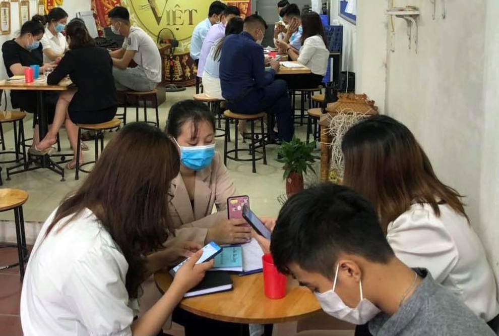 Hà Nội: Tụ tập ở công ty đa cấp, 21 người bị phạt gần 160 triệu đồng - 1 Hà Nội: Tụ tập ở công ty đa cấp, 21 người bị phạt gần 160 triệu đồng - 1