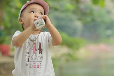 Phụ huynh lo chất lượng sữa học đường cận date