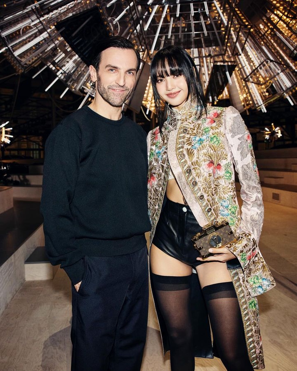 Lisa ưa chuộng Louis Vuitton, diện đồ trị giá hàng tỷ đồng đến dự show - 3 Lisa ưa chuộng Louis Vuitton, diện đồ trị giá hàng tỷ đồng đến dự show - 3
