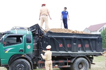 Phạt 100 triệu đồng đoàn xe chở quá khổ, quá tải