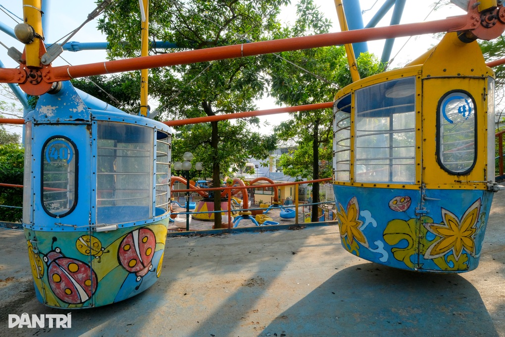 Hà Nội: Vòng đu quay khổng lồ ở công viên nước Hồ Tây thoi thóp chờ chết - 11 Hà Nội: Vòng đu quay khổng lồ ở công viên nước Hồ Tây thoi thóp chờ chết - 11