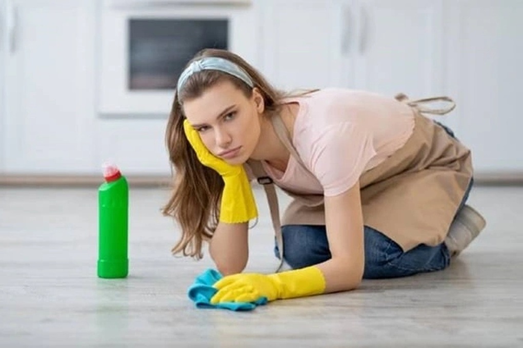 Lau nhà xong có mùi tanh: Nguy cơ gì cho sức khỏe? - 1 Lau nhà xong có mùi tanh: Nguy cơ gì cho sức khỏe? - 1