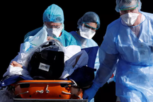 Gần 2.000 người chết, Pháp kéo dài lệnh phong tỏa thêm 2 tuần