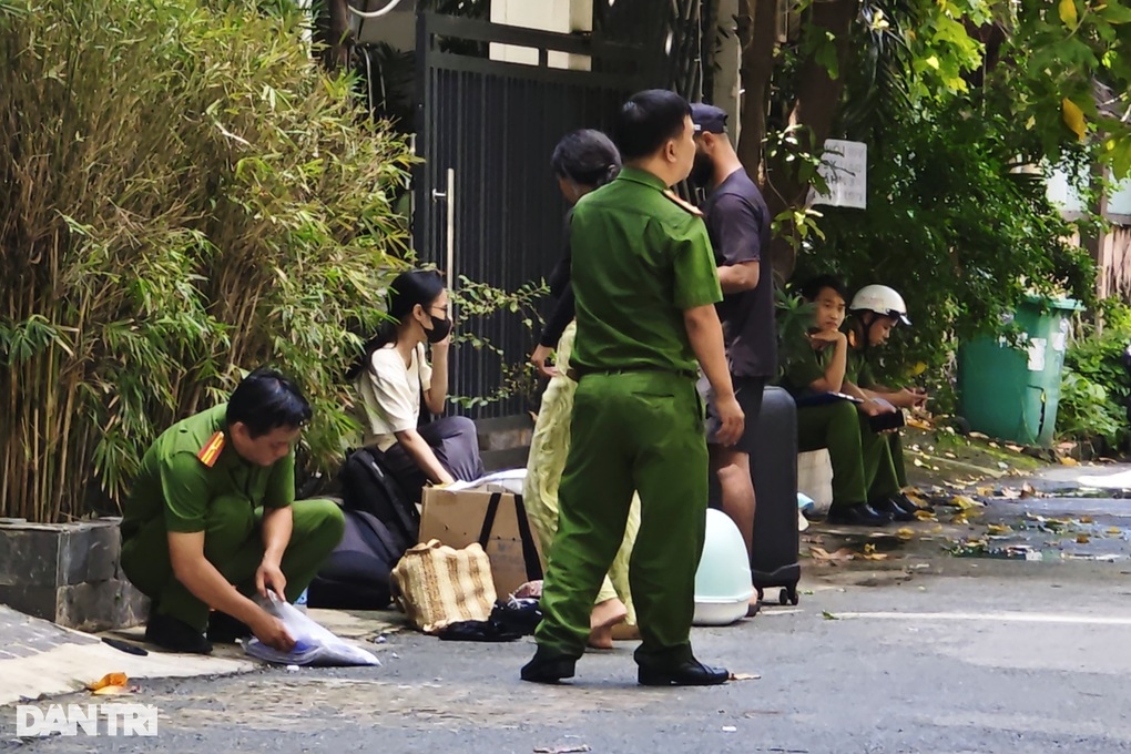 Cháy trong khu Thảo Điền ở TPHCM, nhiều người chạy lên sân thượng kêu cứu - 2