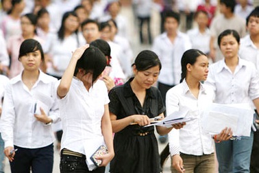 Dán ảnh khác nhau có ảnh hưởng đến việc dự thi? 