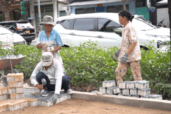 Nhiều tuyến phố trung tâm TPHCM được thay mới vỉa hè