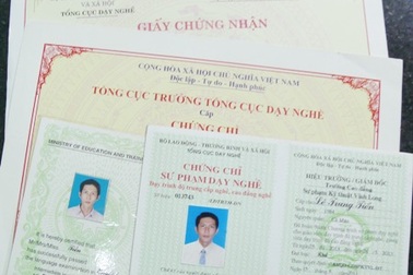 Cắt hợp đồng giáo viên vì không có tiền trả lương?