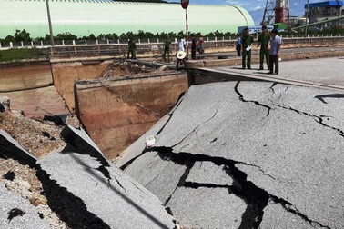 Vụ "hố tử thần" nuốt chửng 5 người: Đặt nghi vấn về chất lượng công trình