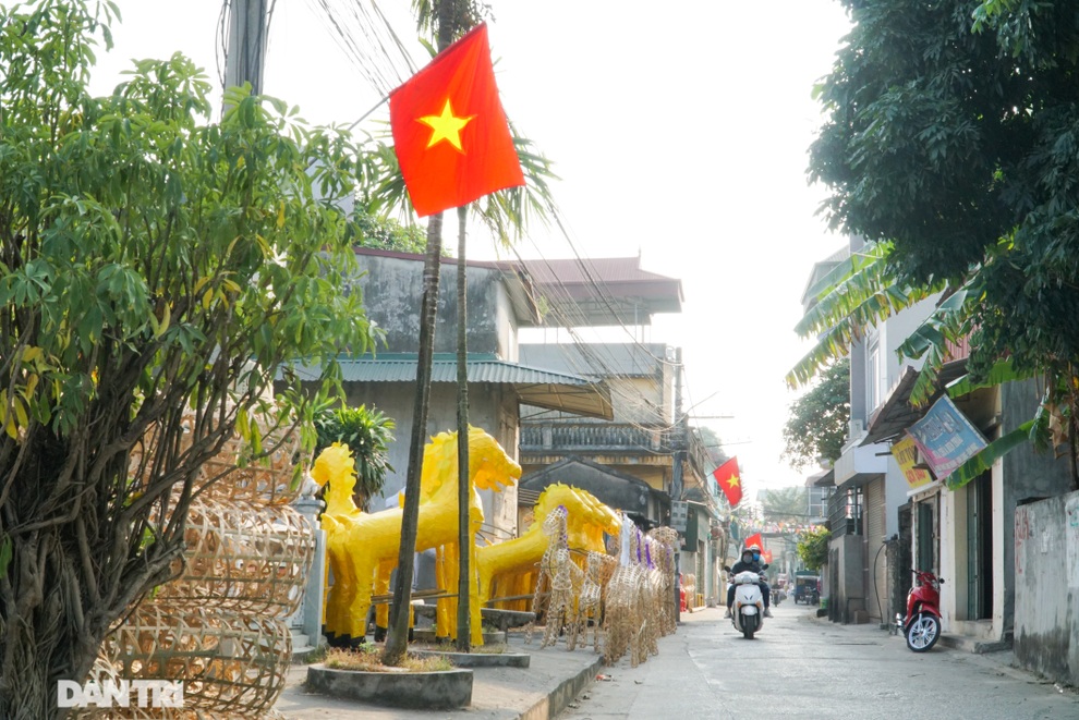 Thủ phủ vàng mã ở ngoại thành Hà Nội nhộn nhịp vào vụ Tết Nguyên đán - 12 Thủ phủ vàng mã ở ngoại thành Hà Nội nhộn nhịp vào vụ Tết Nguyên đán - 12