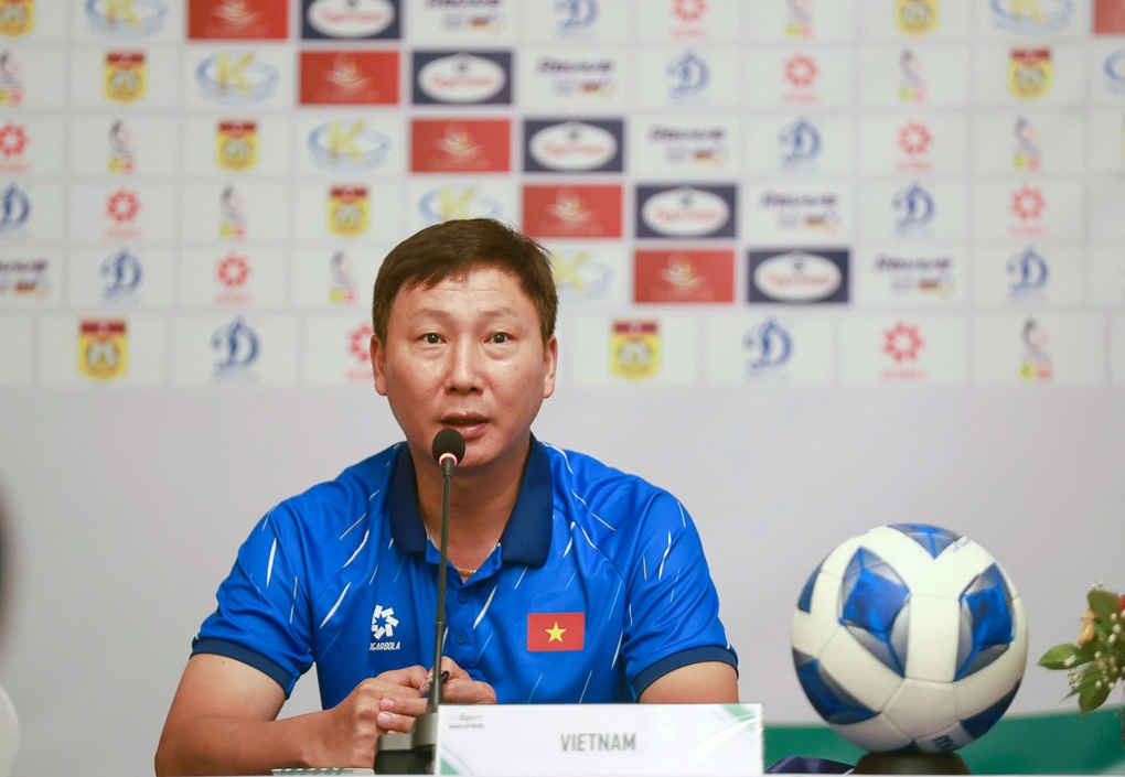 HLV Kim Sang Sik: “Xuân Son có thể ra sân, tuyển Việt Nam phải thắng Lào” - 1