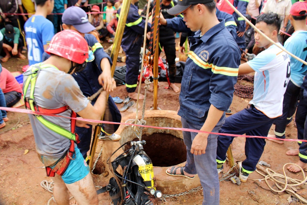 Bình Phước: 2 người đàn ông tử vong dưới giếng sâu 30m - 1 Bình Phước: 2 người đàn ông tử vong dưới giếng sâu 30m - 1