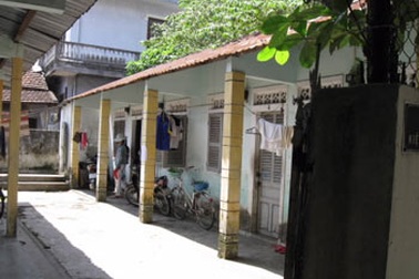 Sinh viên trong ngõ hẻm 