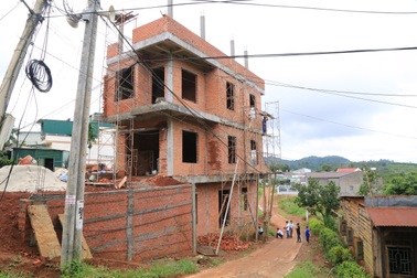 Nam công nhân gặp tai nạn phát lộ công trình thi công sai phép tại Đắk Nông