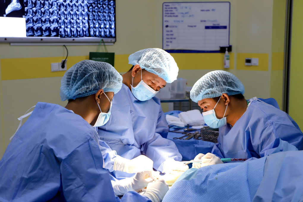 Mắc bệnh lạ, mẹ gãy xương khắp người chịu đau đớn tột cùng để sinh con - 3 Mắc bệnh lạ, mẹ gãy xương khắp người chịu đau đớn tột cùng để sinh con - 3