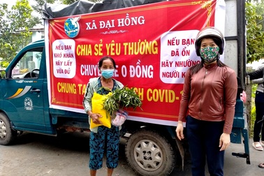 Ấm lòng “phiên chợ 0 đồng” cho người nghèo giữa dịch Covid-19