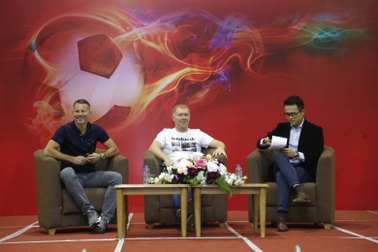 Ryan Giggs và Paul Scholes giao lưu với học sinh Vinschool