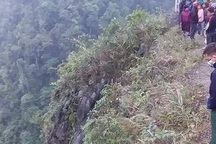 Xa nhà lâu ngày, hai vợ chồng được phát hiện tử vong dưới vực sâu