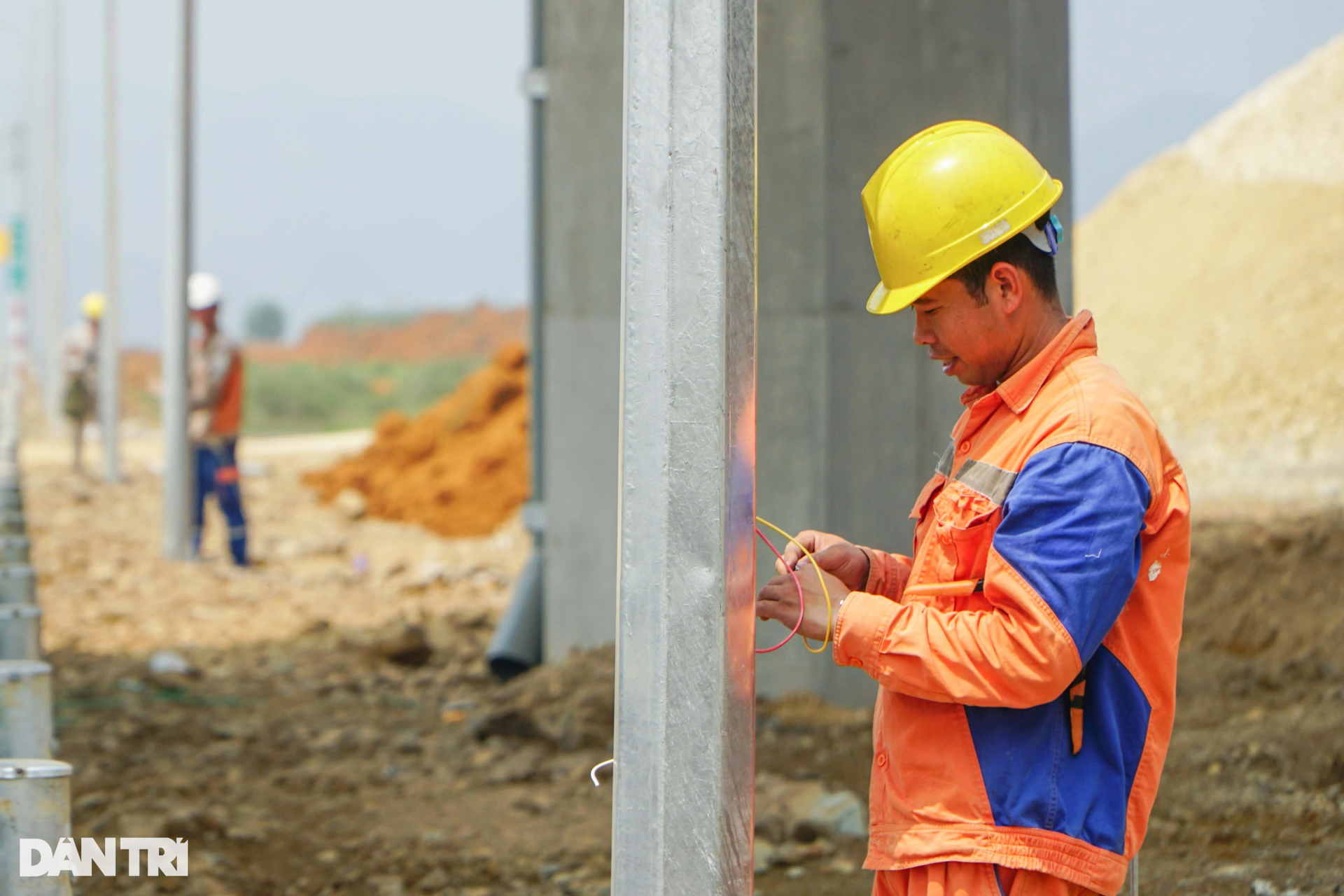 Cao tốc đoạn Ninh Bình - Thanh Hóa gấp rút về đích dịp 30/4 - 13 Cao tốc đoạn Ninh Bình - Thanh Hóa gấp rút về đích dịp 30/4 - 13