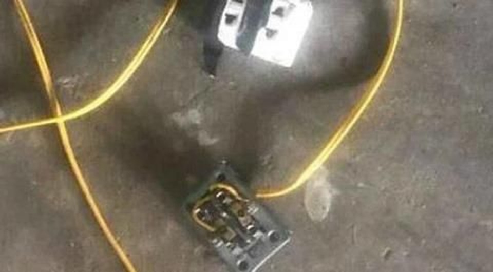Dây điện rò rỉ vào mái tôn, nam sinh lớp 10 tử vong - 1 Dây điện rò rỉ vào mái tôn, nam sinh lớp 10 tử vong - 1