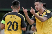 Cộng đồng mạng dậy sóng vì hoàng tử Brunei đá chính dù không được đăng ký