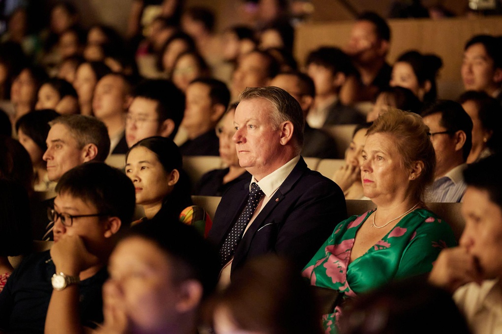 Hòa nhạc tháng Tám: Các nghệ sĩ quốc tế thăng hoa, trình diễn ấn tượng - 4 Hòa nhạc tháng Tám: Các nghệ sĩ quốc tế thăng hoa, trình diễn ấn tượng - 4