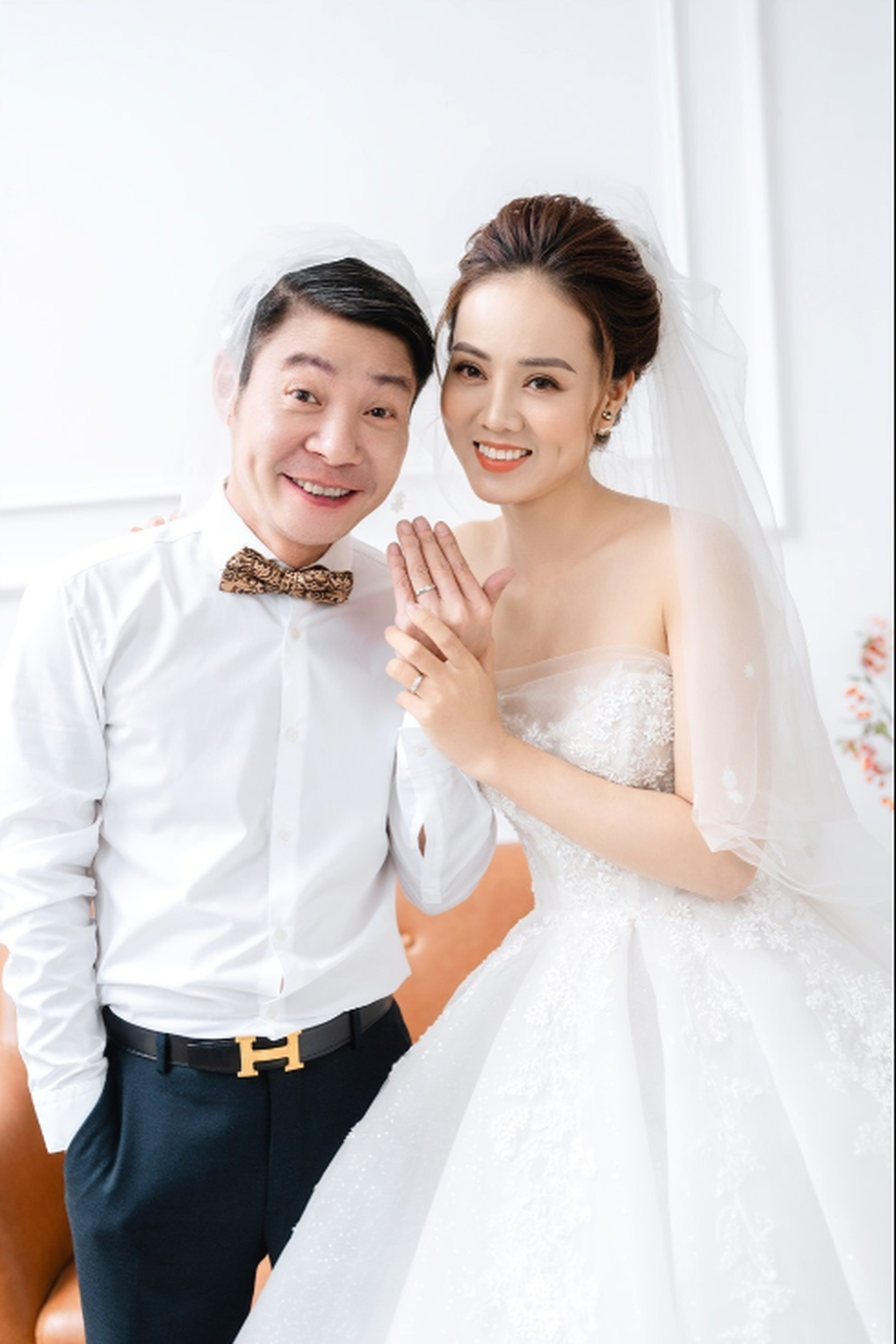 Vợ NSND Công Lý nói về đám cưới kỳ lạ 3 năm trước: Bạn thân ai cũng cản - 2 Vợ NSND Công Lý nói về đám cưới kỳ lạ 3 năm trước: Bạn thân ai cũng cản - 2