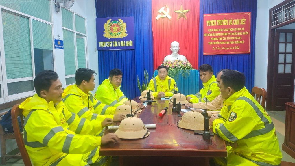 Tạm dừng lưu thông xe cộ qua miền Trung và Tây Nguyên từ 22h đêm nay - 1 Tạm dừng lưu thông xe cộ qua miền Trung và Tây Nguyên từ 22h đêm nay - 1