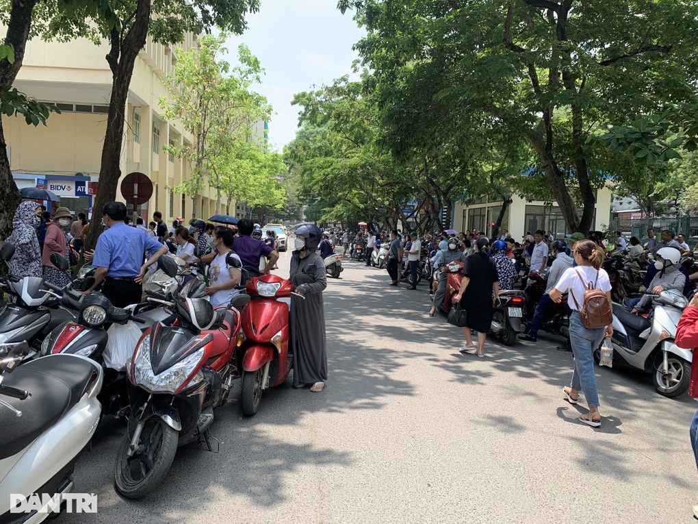Chiếc lược ngà vào đề thi văn lớp 10 Trường THPT Chuyên Đại học Sư phạm - 3 Chiếc lược ngà vào đề thi văn lớp 10 Trường THPT Chuyên Đại học Sư phạm - 3
