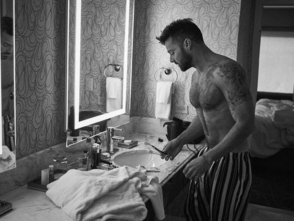 Ricky Martin khoe thân hình cơ bắp - 8 Ricky Martin khoe thân hình cơ bắp - 8