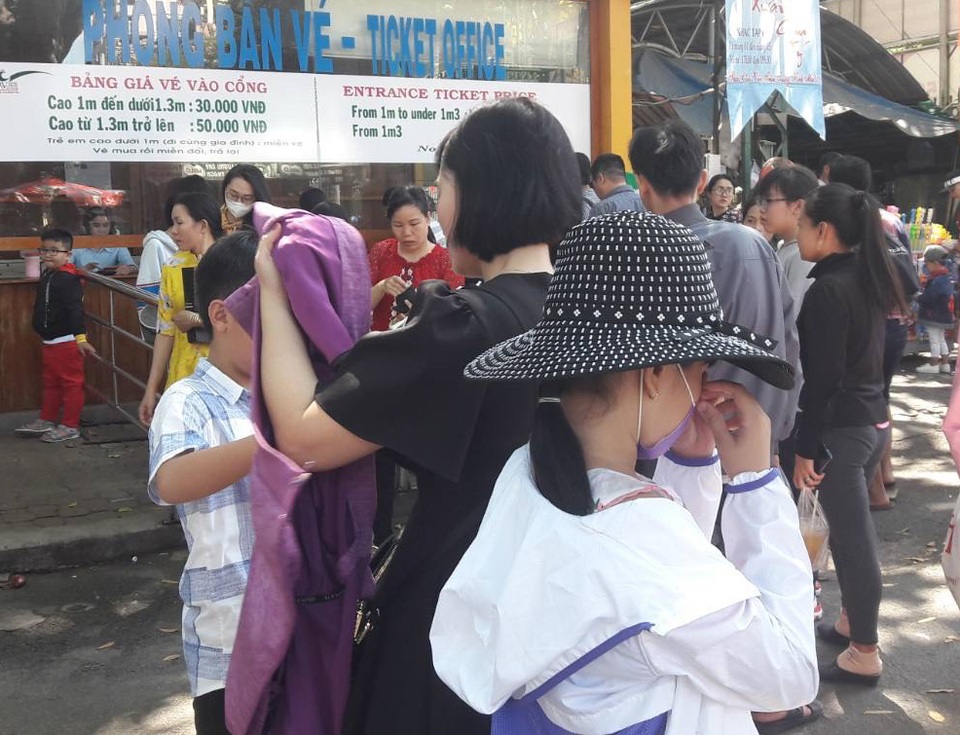 Suối Tiên, Thảo Cầm viên quá tải ngày mùng 2 Tết - 14 Suối Tiên, Thảo Cầm viên quá tải ngày mùng 2 Tết - 14