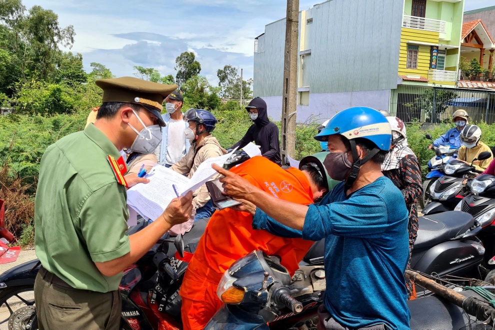 Hàng vạn người từ Đà Nẵng đổ về Quảng Nam trước giờ G - 5 Hàng vạn người từ Đà Nẵng đổ về Quảng Nam trước giờ G - 5