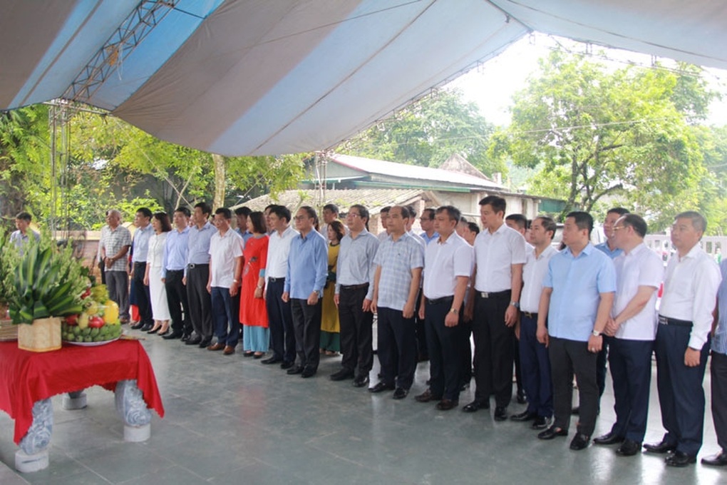 Lãnh đạo, cán bộ Bộ Nội vụ thăm, ôn lịch sử ngành nơi thủ đô kháng chiến - 1 Lãnh đạo, cán bộ Bộ Nội vụ thăm, ôn lịch sử ngành nơi thủ đô kháng chiến - 1