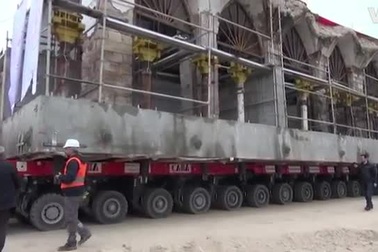 Di dời nhà thờ cổ 600 năm tuổi nặng 1700 tấn