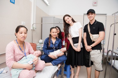 “Cậu mợ” Bình An, Phương Nga đón Trung thu trong bệnh viện